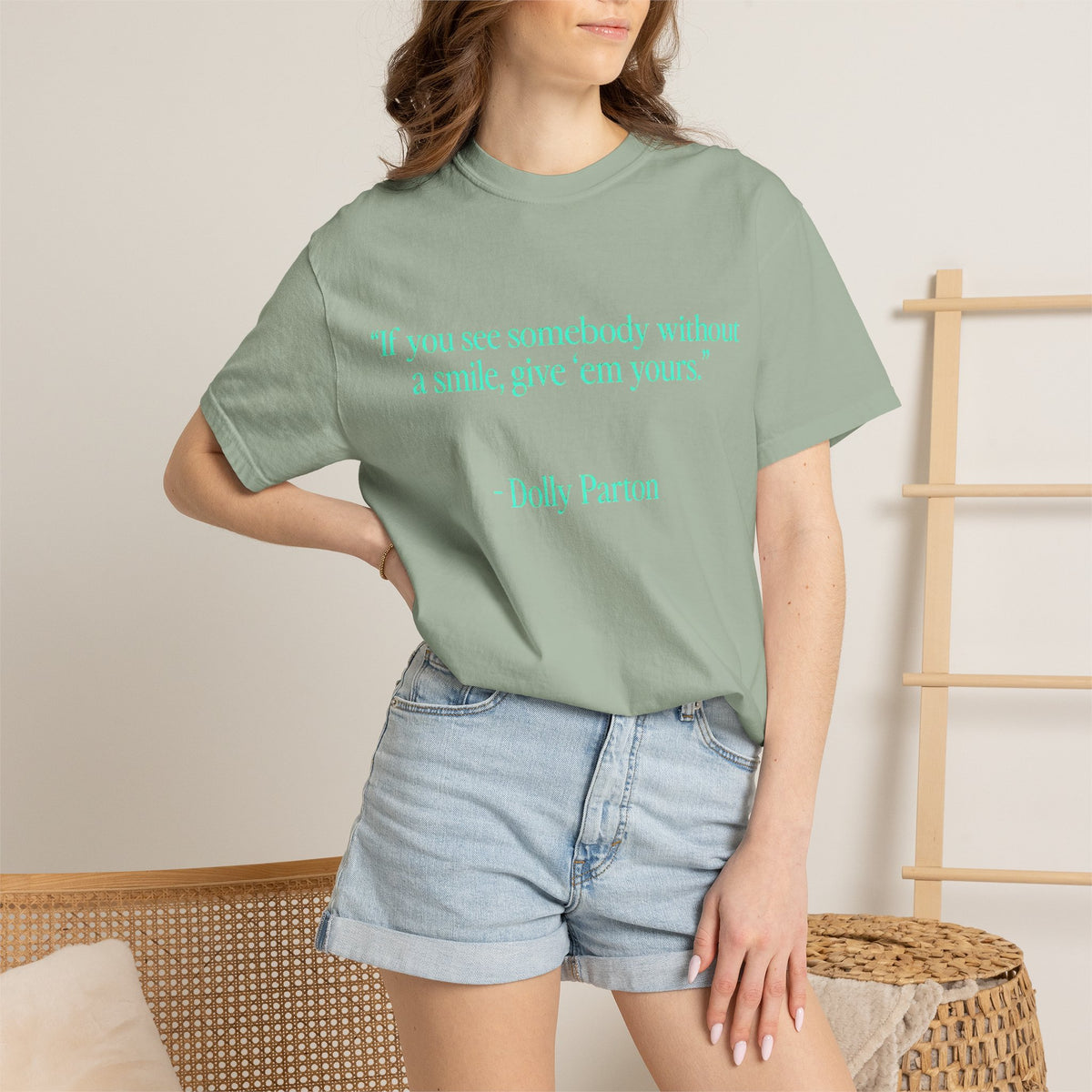 Dolly Parton Quote T-Shirt – "If you see somebody without a smile, give 'em yours"