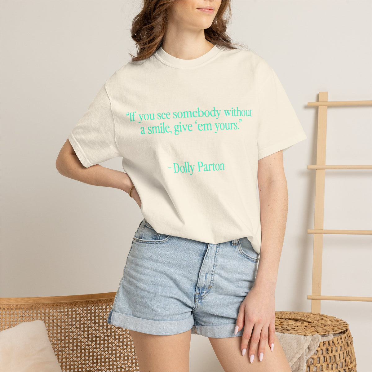 Dolly Parton Quote T-Shirt – "If you see somebody without a smile, give 'em yours"