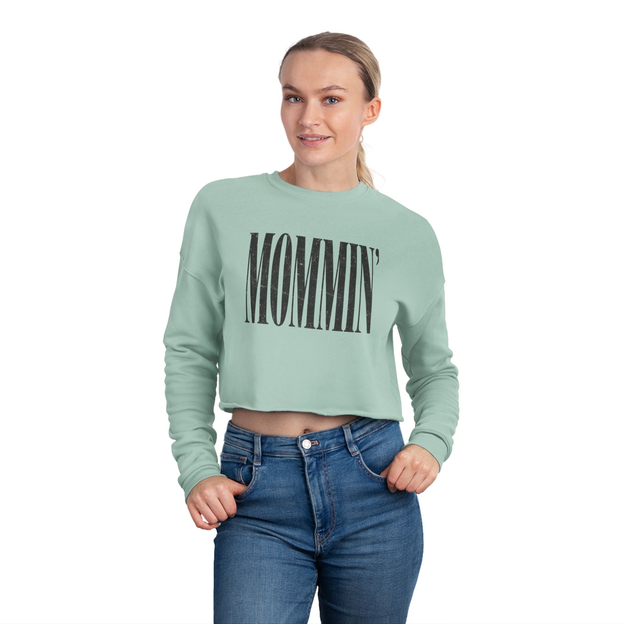 Mommin' Cropped Sweatshirt – Fashionable Mom Graphic Crop Top