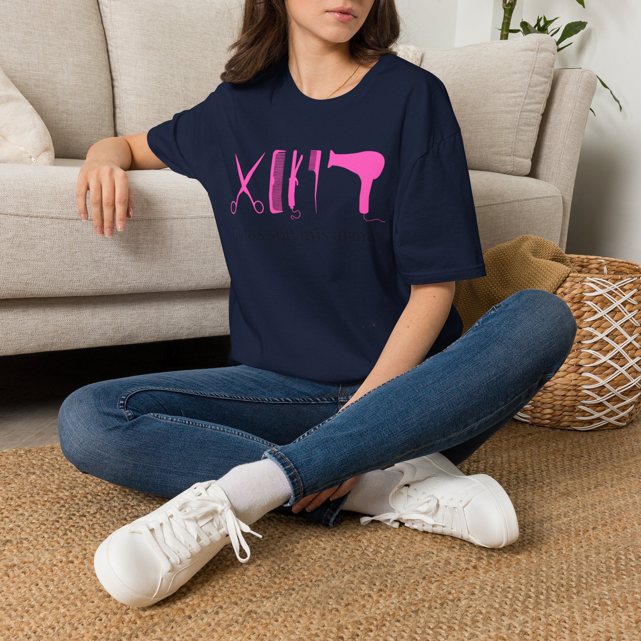 Hair Stylist Tools T-Shirt — "Estas son mis armas" Pink Salon Graphic